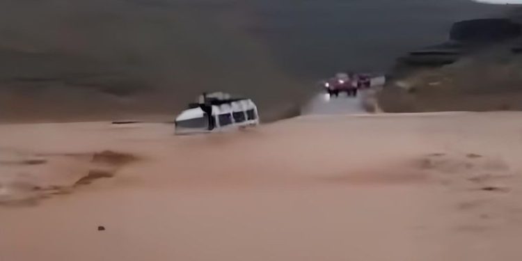 Imilchil : un véhicule se renverse dans un oued