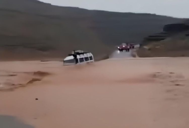 mercedes 207 agoudal accident  - 1