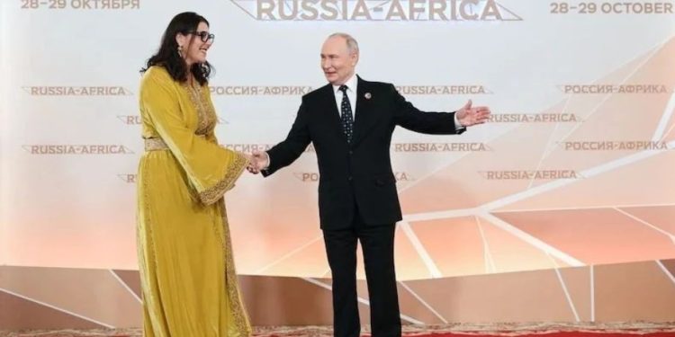 El Mansouri en caftan à Moscou : sa première visite officielle à l’étranger