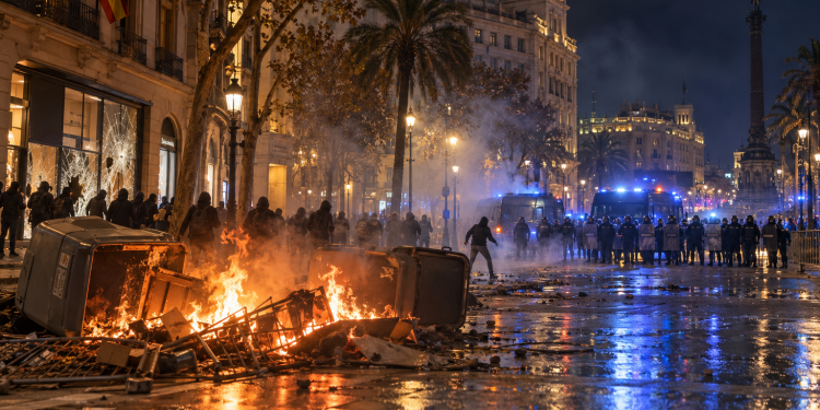 Violences et pillages à Barcelone : l’Espagne face à une nouvelle alerte