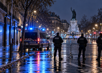 Couvre-feux et colère sociale : l’exécutif français sous pression