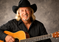 La country américaine perd John Anderson, voix de « Seminole Wind »