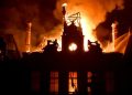 [VIDÉO] Un hôtel de ville de 143 ans en flammes : la colère sociale frappe Limoges