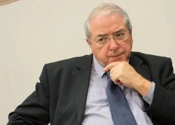 La gauche française perd Jean-Paul Huchon, ancien proche de Michel Rocard