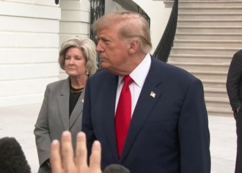 Trump appelle l&rsquo;Ukraine à choisir un nouveau président
