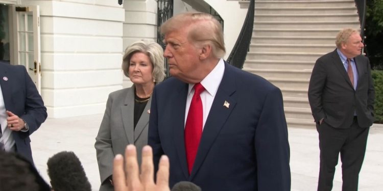 Trump appelle l&rsquo;Ukraine à choisir un nouveau président