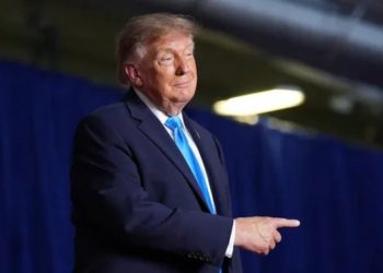 Trump « suggère » à l&rsquo;Iran de bombarder deux villes américaines et provoque un tollé